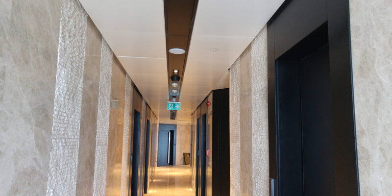 Clip-in Koridor Metal Asma Tavan Sistemi Clip-in Koridor Metal Asma Tavan Sistemi -Nurol Tower