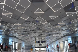 dubai r76 metro istasyonu