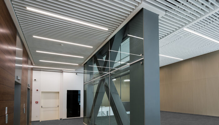 Slimline Metal Asma Tavan Sistemi Slimline Metal Asma Tavan uygulaması - İlbank İstanbul Genel Müdürlük