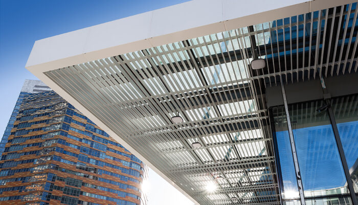 Slimline Metal Asma Tavan Sistemi Slimline Sistem Dış Cephe Uygulaması - İlbank İstanbul Genel Müdürlük