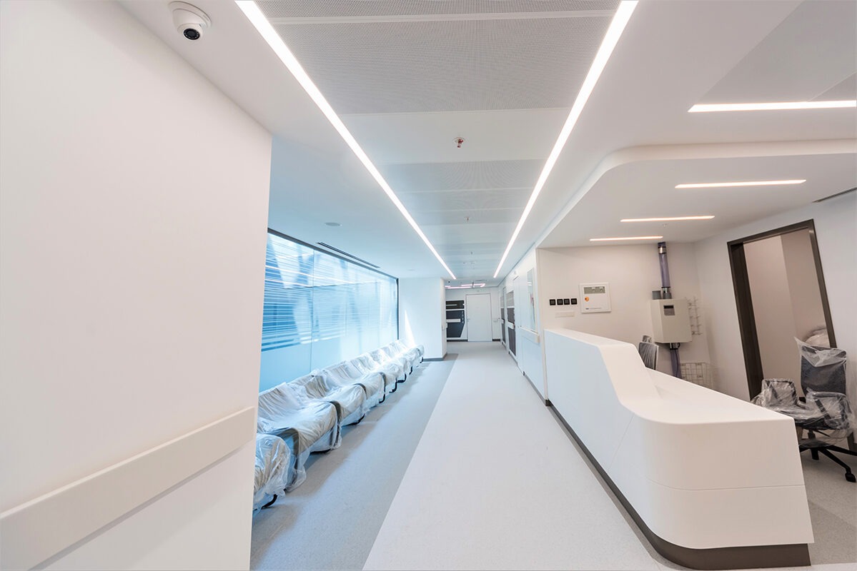 Clip-in Koridor Metal Asma Tavan Sistemi - Medicana Hastanesi Uygulaması