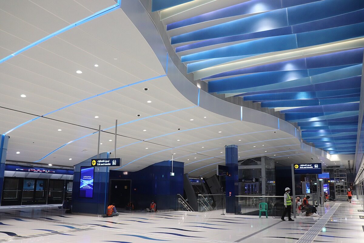 Eğrisel Hook-On Sistem - Dubai Metro İstasyonu - Bütem Metal Uygulama