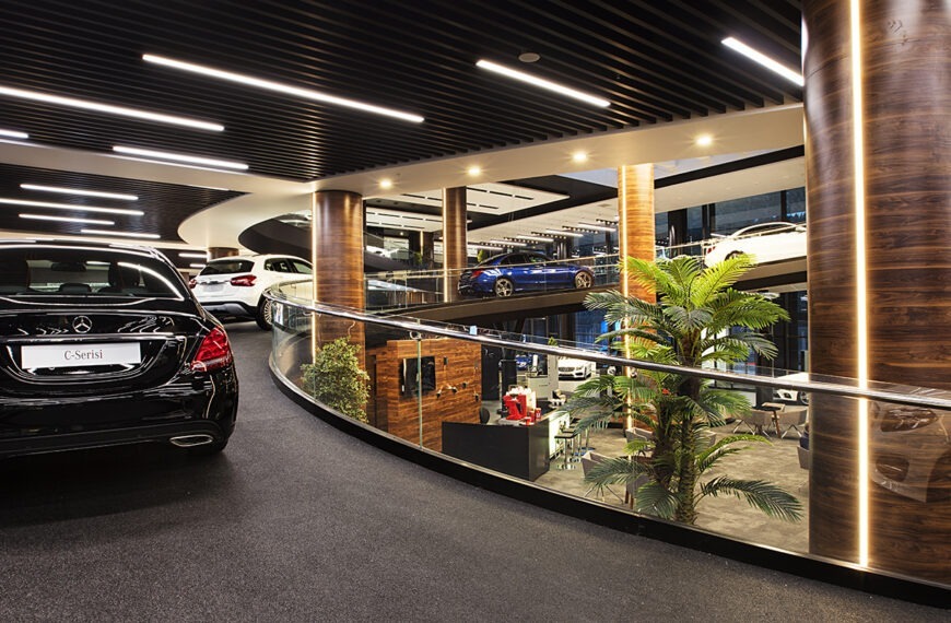 Mercedes Vadipark Showroom