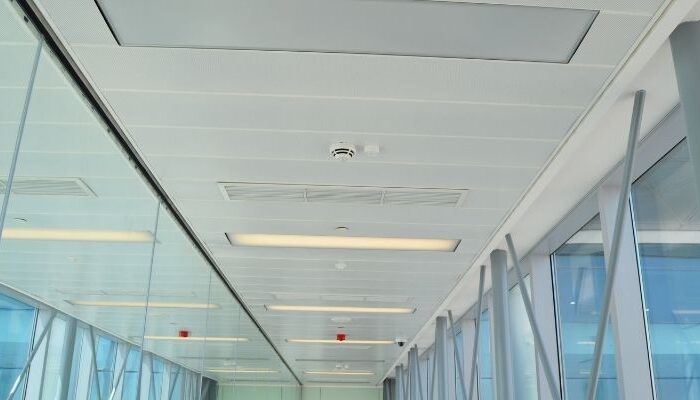 Hook-On Koridor Metal Asma Tavan Sistemi Hook-On Koridor Metal Asma Tavan Sistemi - Riyad Havaalanı
