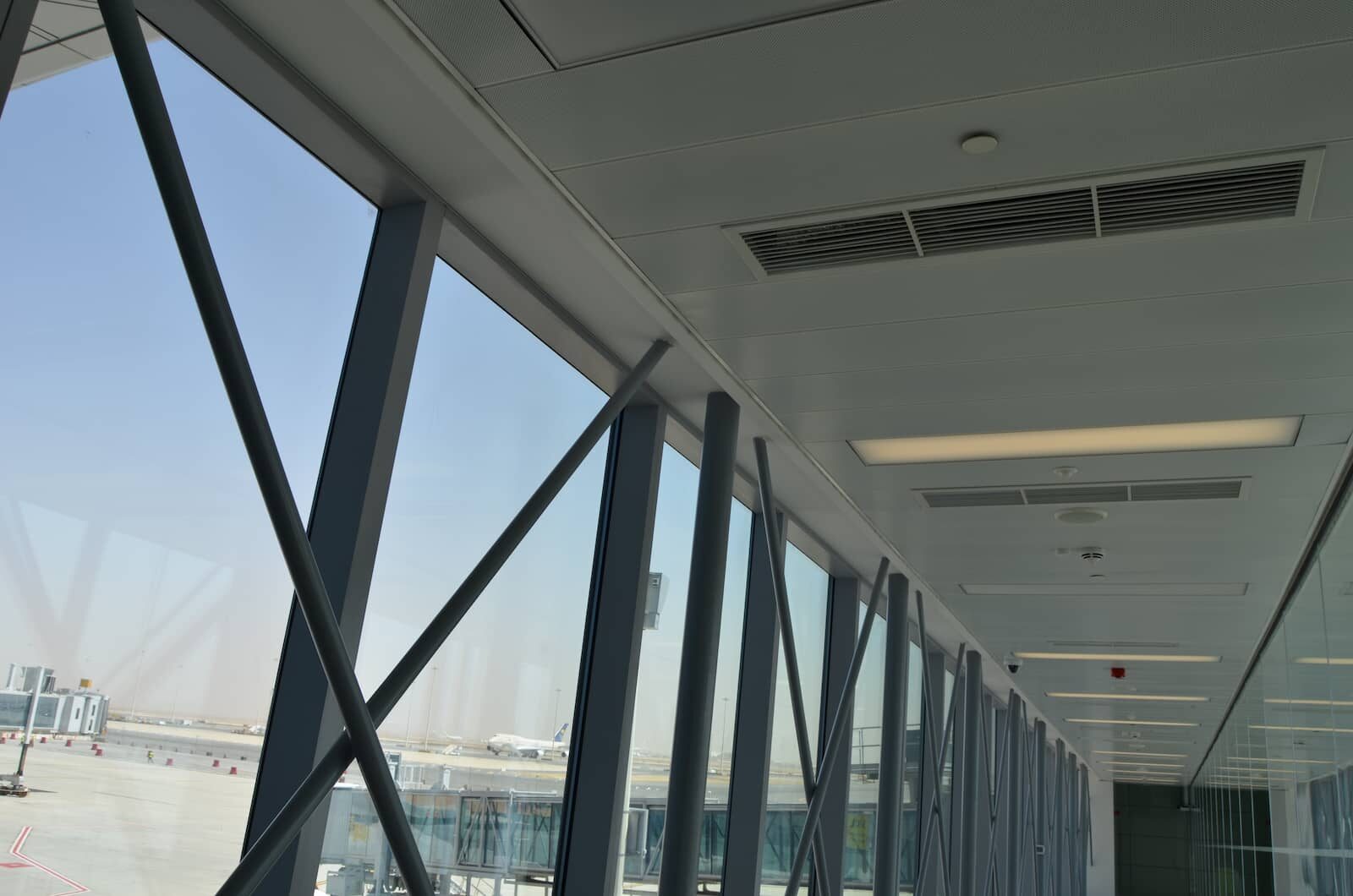 Hook-On Koridor Metal Asma Tavan Sistemi - Riyad Havaalanı