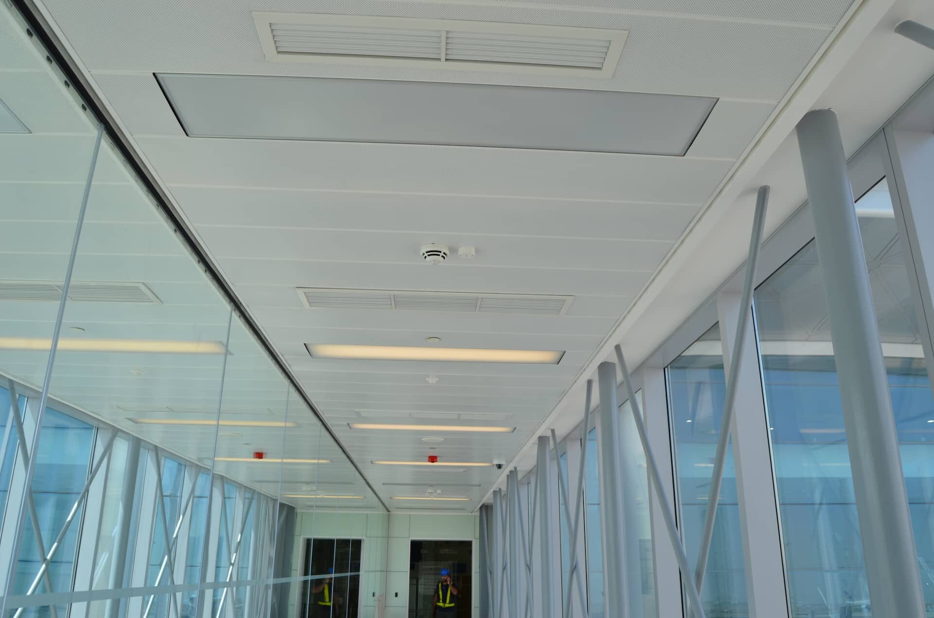 Hook-On Koridor Metal Asma Tavan Sistemi - Riyad Havaalanı