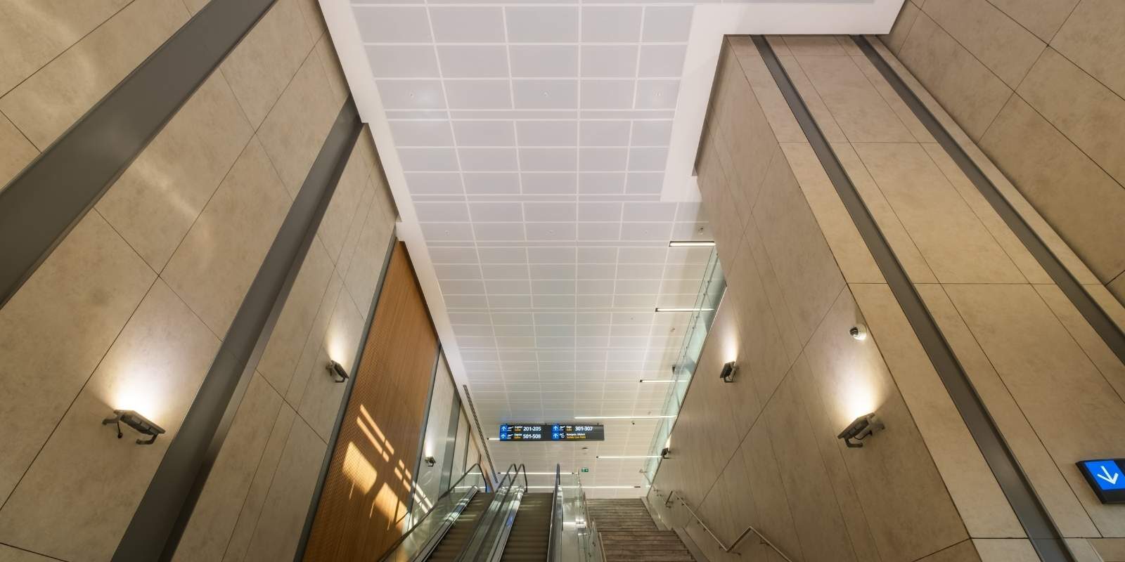 Clip-In Metal Asma Tavan Sistemi - Sabiha Gökçen Havaalanı Uygulama