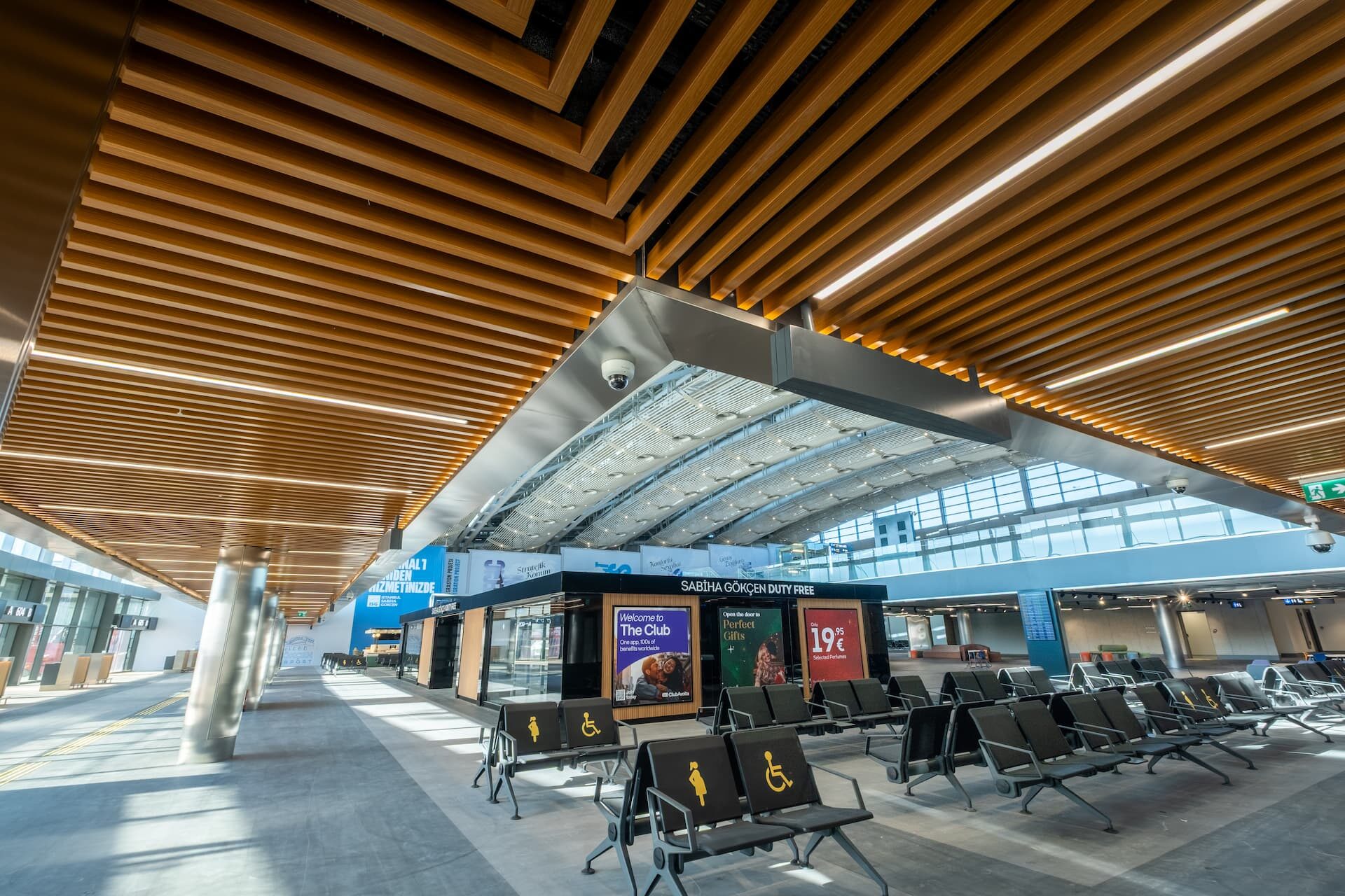 Sabiha Gökçen Havalimanı - Ahşap Görünümlü Baffle Sistem