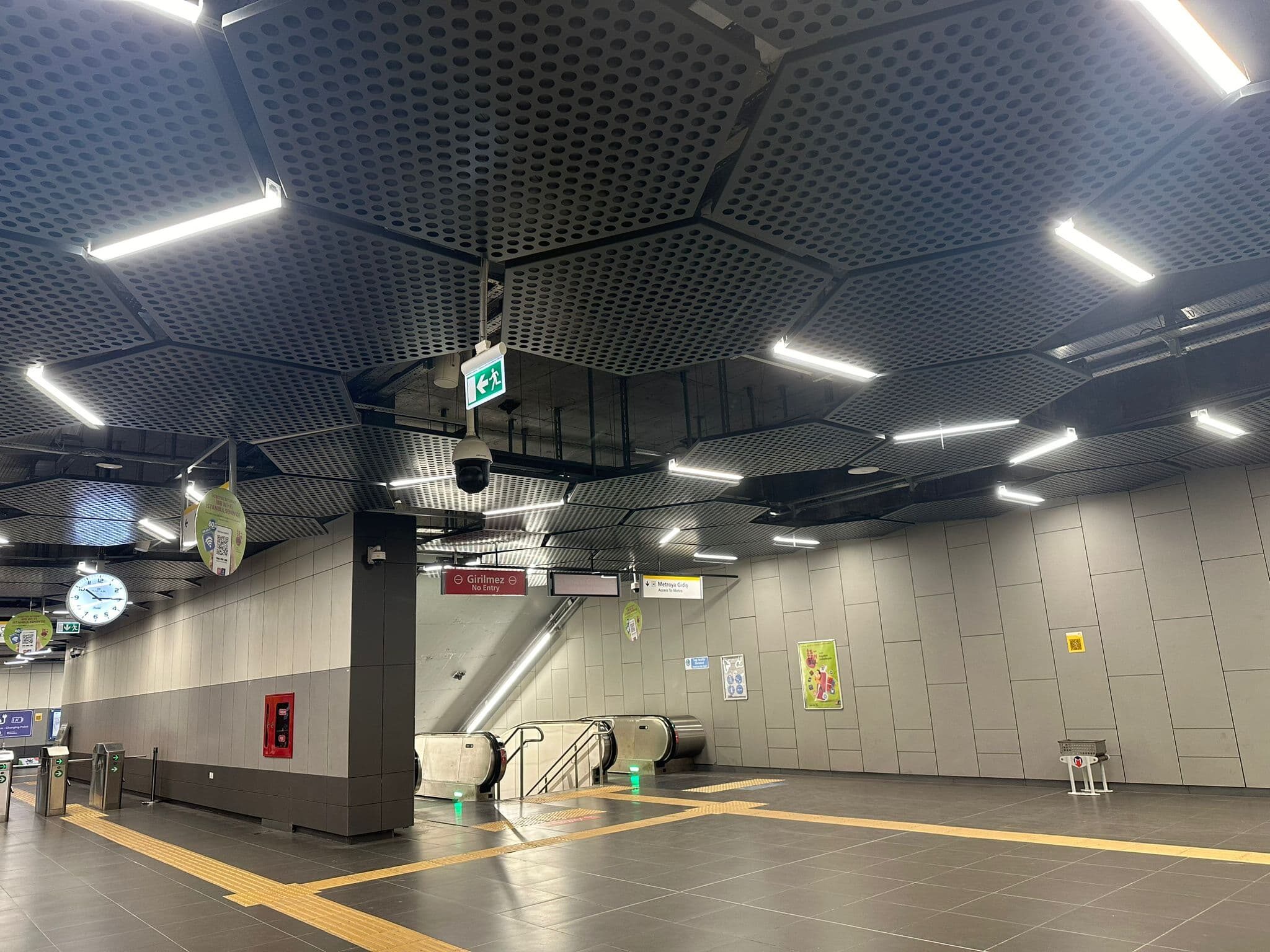 BAHARİYE METRO İSTASYONU - DÜZ KENARLI ADA PANEL